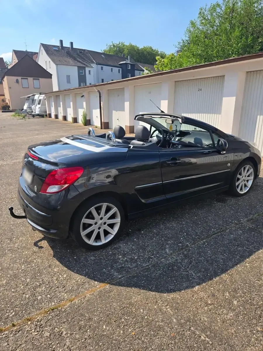Gebraucht Peugeot 207 CC Roland Garros 120 PS (88 kW) 2011 Schwarz Cabrio