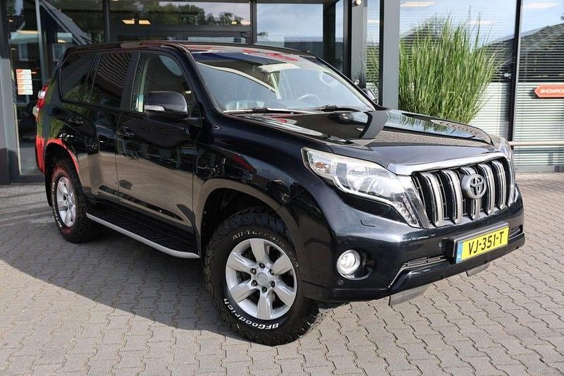 Schwarz Gebraucht 2014 Toyota Land Cruiser SUV | 33.874 € - Bild 1/4