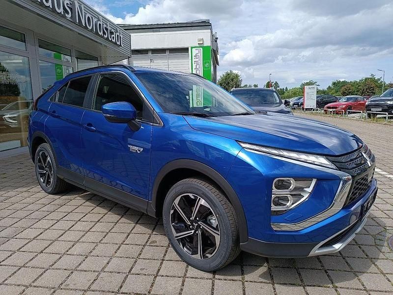 Gebraucht Mitsubishi Eclipse Cross Plus 188 PS (138 kW) 2024 Blau SUV