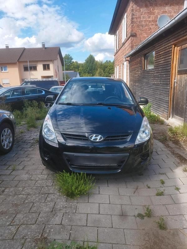 Schwarz Gebraucht 2010 Hyundai i20 Kleinwagen | 2.500 € (Fairer Preis) - Bild 1/4