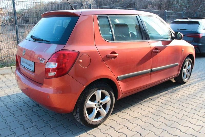 Gebraucht Skoda Fabia Style 69 PS (50 kW) 2009 Orange Limousine