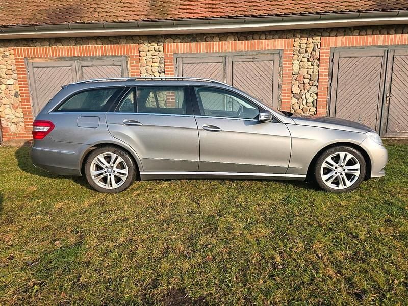 Gebraucht Mercedes E220 170 PS (125 kW) 2012 Grau Kombi