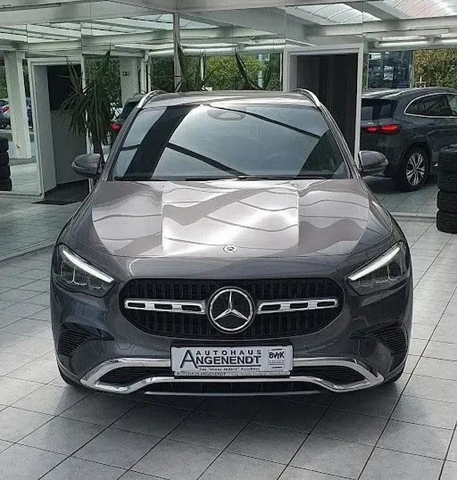 Gebraucht Mercedes GLA200 163 PS (119 kW) 2024 Grau SUV