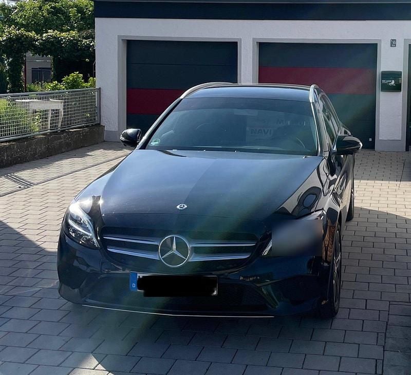 Gebraucht Mercedes C300e Avantgarde 306 PS (225 kW) 2019 Schwarz Kombi