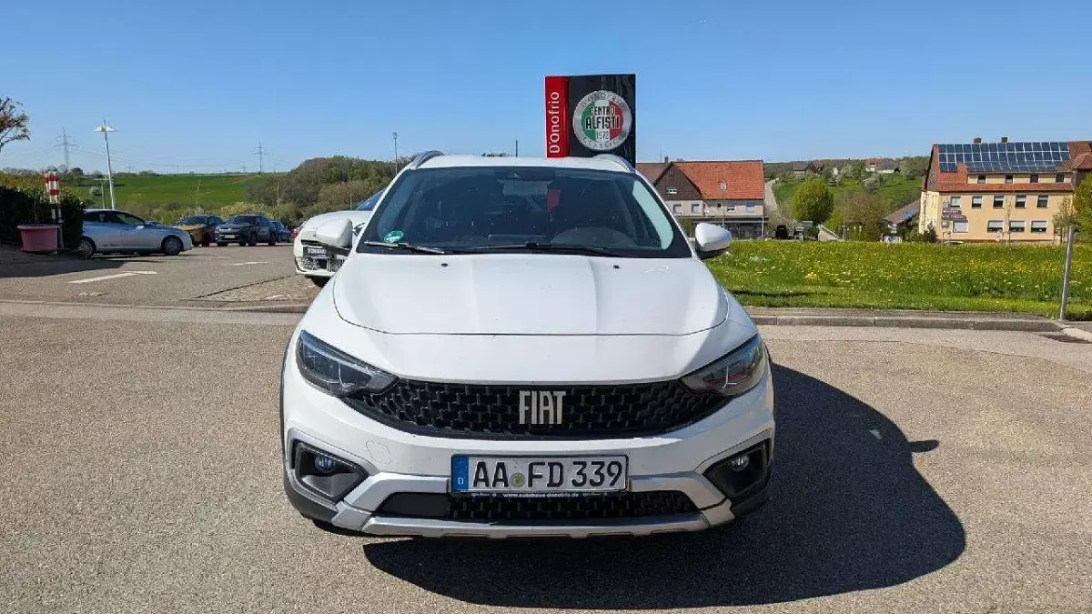 Gebraucht Fiat Tipo Cross 131 PS (96 kW) 2022 Weiss Limousine