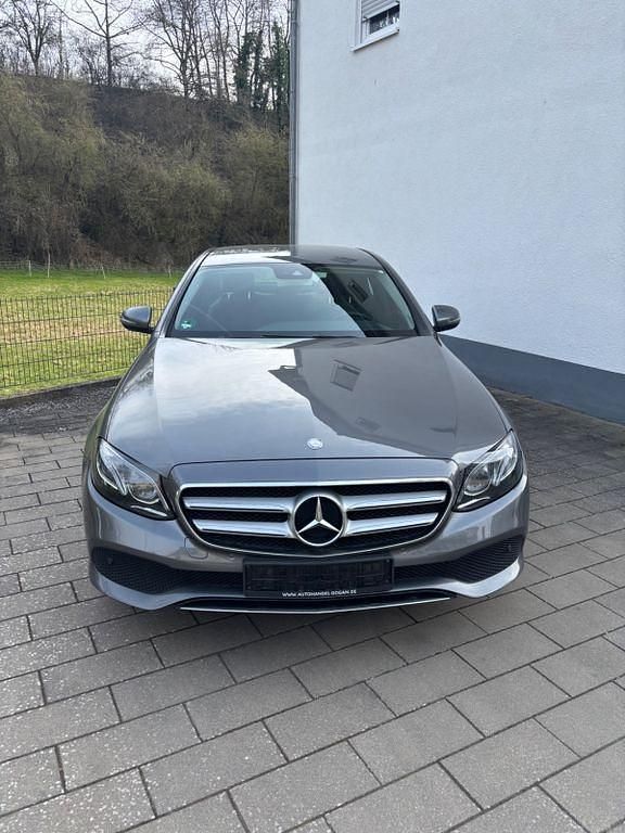 Gebraucht Mercedes E220 194 PS (142 kW) 2016 Grau Limousine