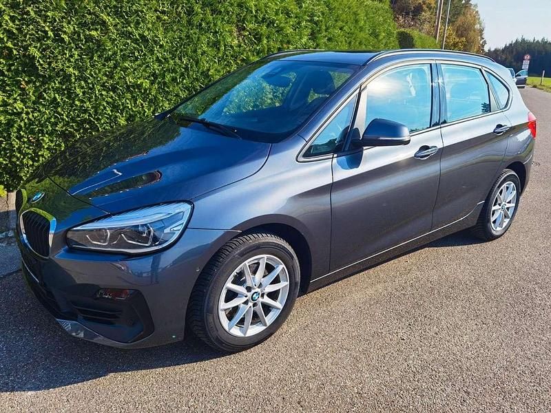 Gebraucht BMW 216 Advantage 116 PS (85 kW) 2019 Mineralgrau metallic Kombi