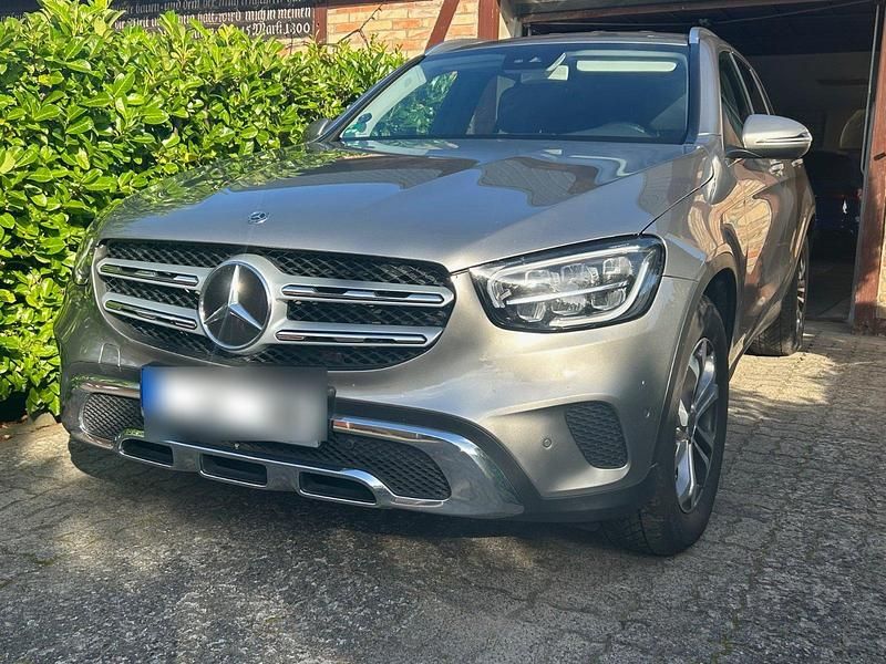 Grau Gebraucht 2020 Mercedes GLC220 SUV | 29.999 € (Guter Preis) - Bild 1/4