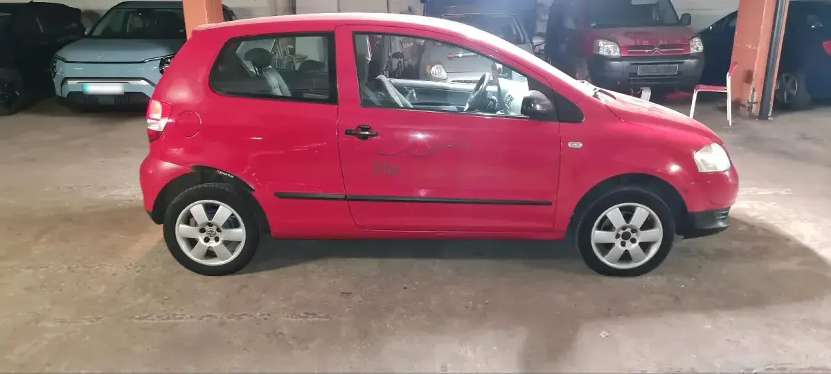 Używany VW Fox 58 KM (42 kW) 2005 Czerwony Hatchback