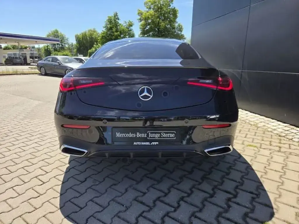 Gebraucht Mercedes 300 AMG 258 PS (189 kW) 2025 Obsidianschwarz (metallic) Coupé