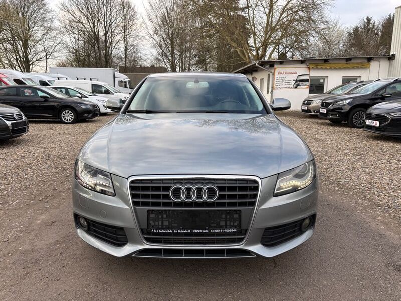 Grau Gebraucht 2010 Audi A4 Attraction Limousine | 6.000 € (Guter Preis) - Bild 1/4