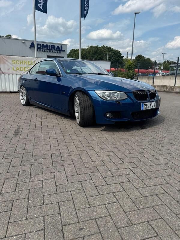Blau Gebraucht 2010 BMW 330 Cabriolet Cabrio | 15.599 € - Bild 1/4