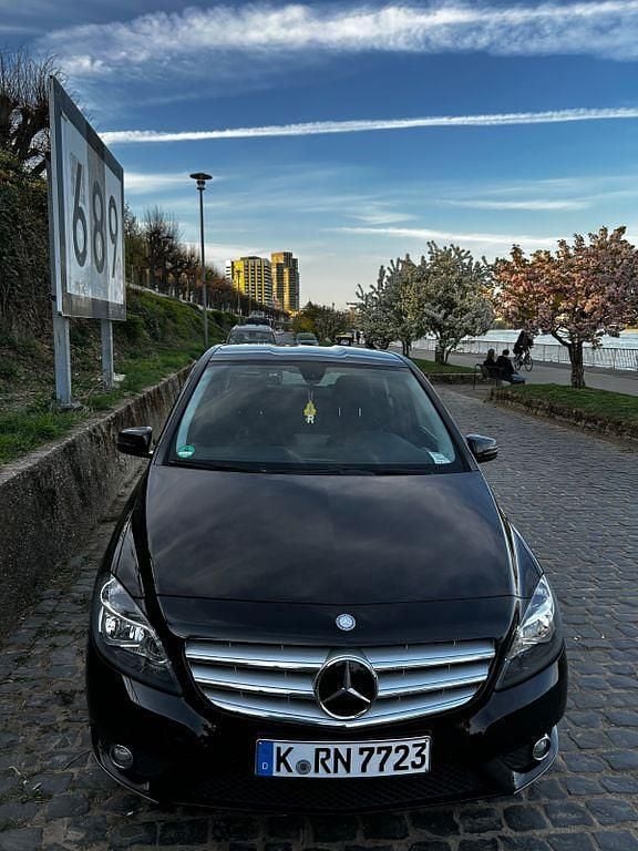 Gebraucht Mercedes B180 Edition 1 122 PS (89 kW) 2012 Schwarz Van / Kleinbus