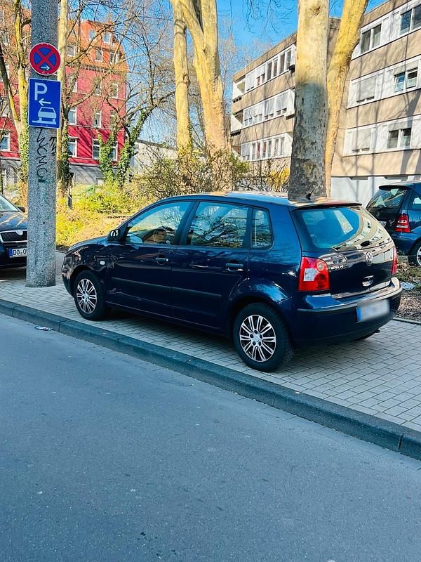 Gebraucht VW Polo 64 PS (47 kW) 2003 Blau Kleinwagen