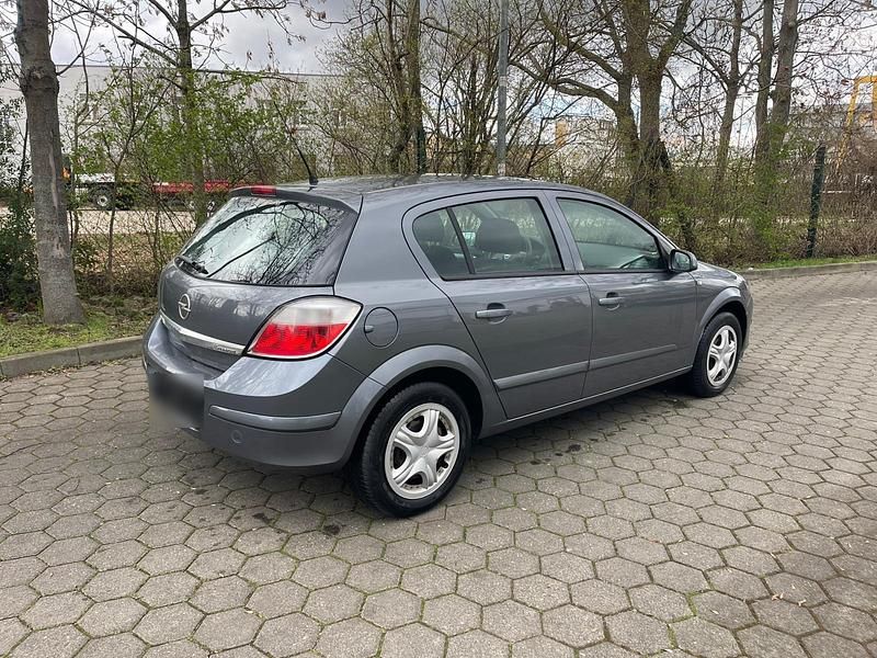 Gebraucht Opel Astra 101 PS (74 kW) 2006 Grau Limousine