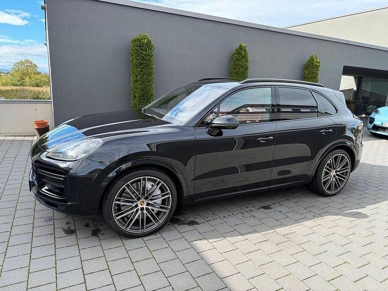 Schwarz Gebraucht 2019 Porsche Cayenne Turbo SUV | 77.350 € (Guter Preis) - Bild 1/4