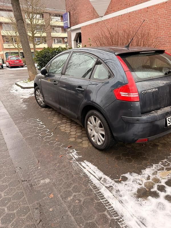 Grau Gebraucht 2010 Citroën C4 Limousine | 4.300 € - Bild 1/4