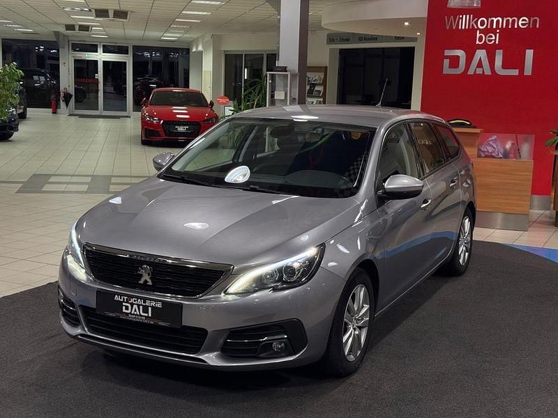 Grau Gebraucht 2021 Peugeot 308 Active Kombi | 11.200 € (Guter Preis) - Bild 1/4