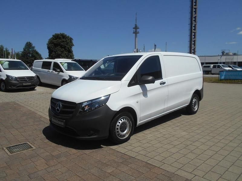 Weiß Gebraucht 2020 Mercedes Vito Van / Kleinbus | 15.422 € - Bild 1/4
