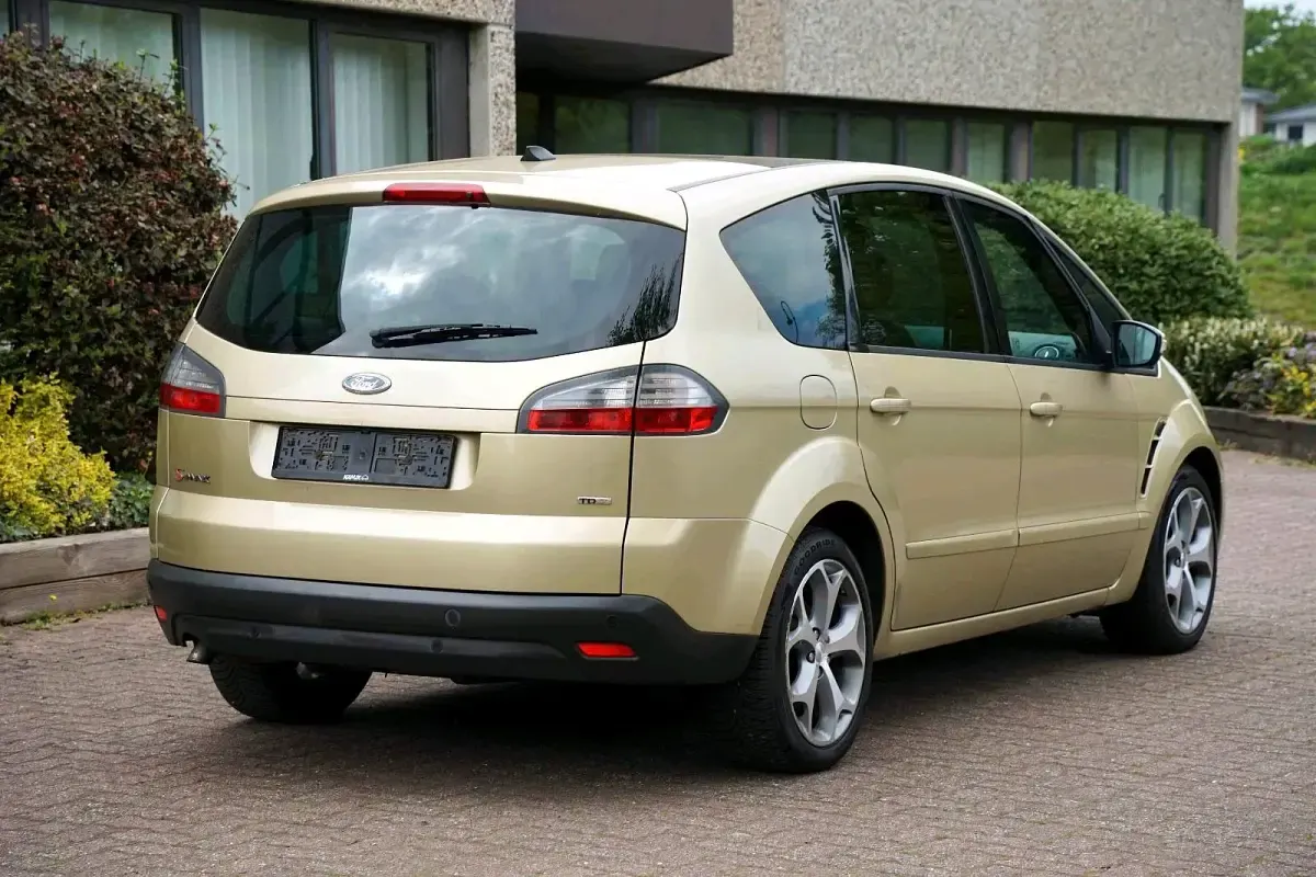 Gebraucht Ford S-MAX Titanium 131 PS (96 kW) 2006 Andere farben Van / Kleinbus