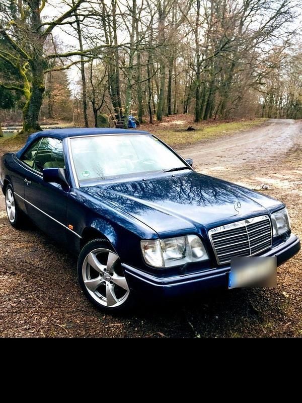 Gebraucht Mercedes E220 150 PS (110 kW) 1996 Blau Cabrio