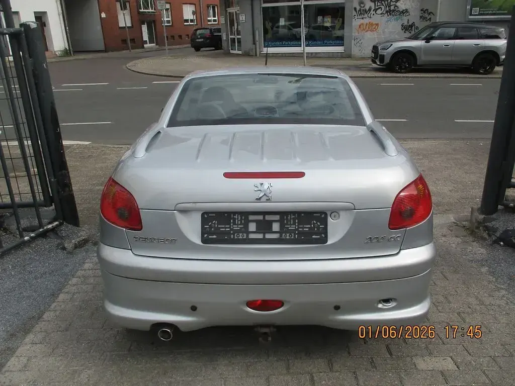 Gebraucht Peugeot 206 CC Platinum 109 PS (80 kW) 2005 Silber Cabrio