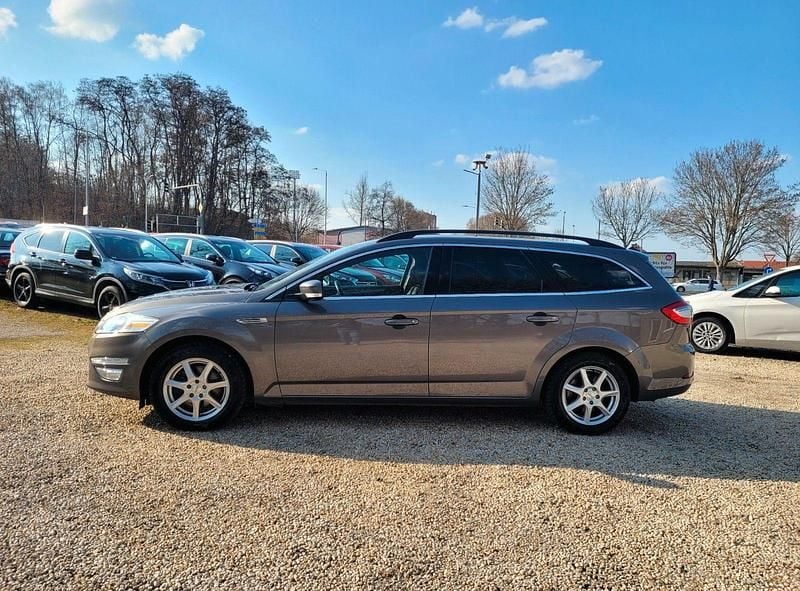Gebraucht Ford Mondeo Titanium 145 PS (106 kW) 2010 Braun Kombi