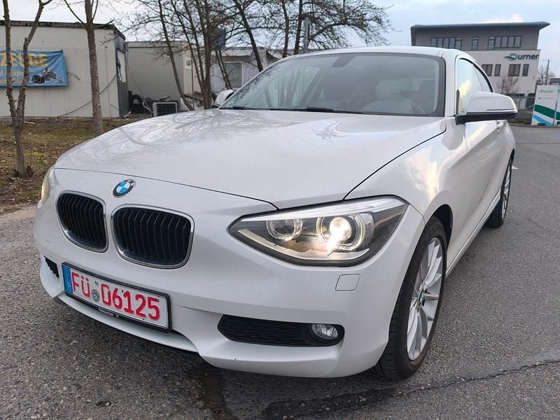 Weiß Gebraucht 2014 BMW 118 Coupé Advantage Coupé | 7.790 € - Bild 1/4