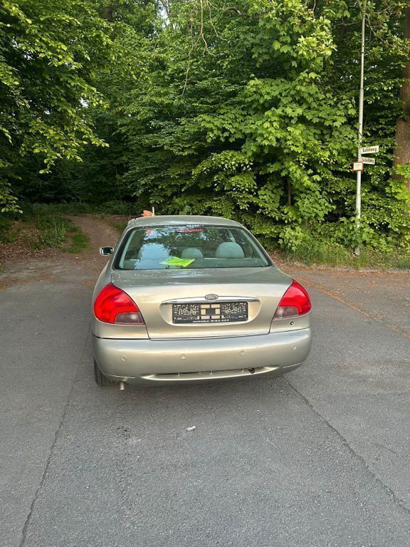 Beige Gebraucht 2000 Ford Mondeo Ghia Limousine | 2.200 € (Guter Preis) - Bild 1/4