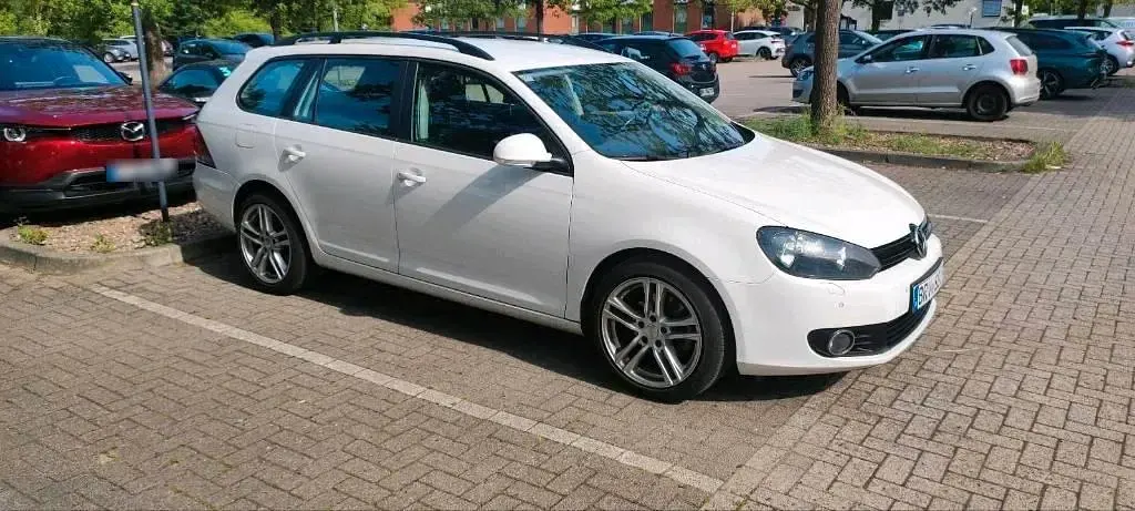 Gebraucht VW Golf VII 105 PS (77 kW) 2013 Weiß Kombi