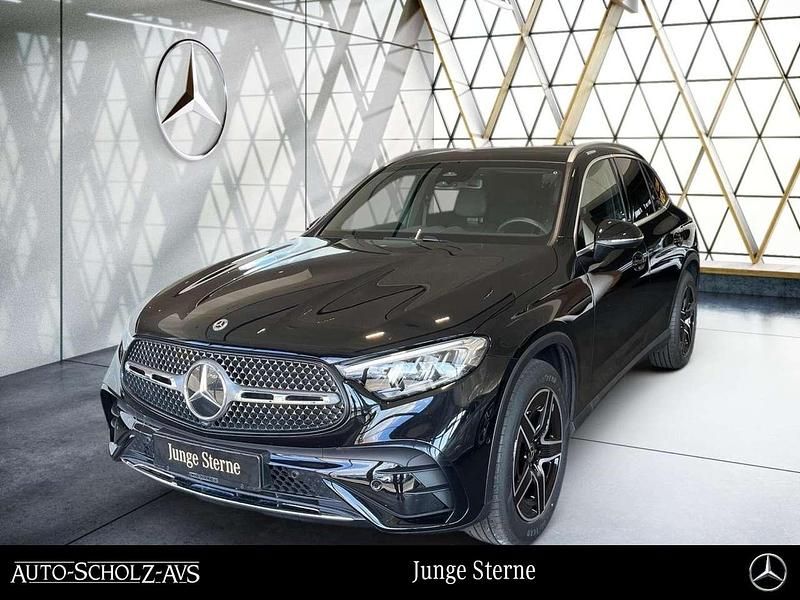 Obsidianschwarz metallic Gebraucht 2024 Mercedes GLC220 AMG SUV | 53.889 € - Bild 1/3