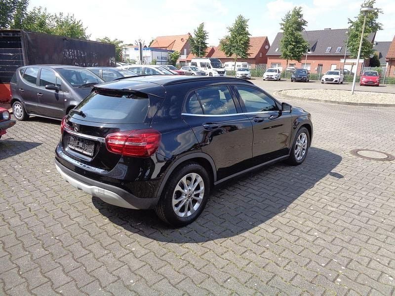 Gebraucht Mercedes GLA200 156 PS (114 kW) 2019 Schwarz SUV