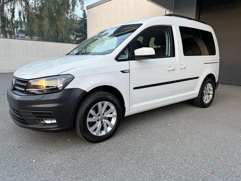 Weiß Gebraucht 2015 VW Caddy Trendline Van / Kleinbus | 8.950 € (Guter Preis) - Bild 1/4