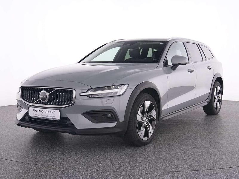 Gebraucht Volvo V60 CC Plus 196 PS (144 kW) 2023 Vapour grey / metallic Kombi
