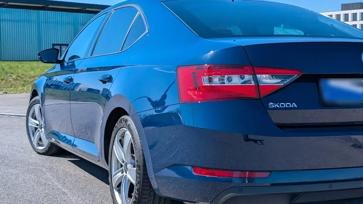 Gebraucht Skoda Superb Active 190 PS (139 kW) 2016 Blau Limousine