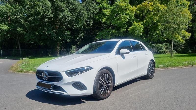 Weiß Gebraucht 2023 Mercedes A250 Progressive Limousine | 27.490 € (Guter Preis) - Bild 1/4