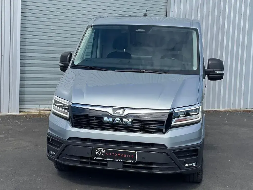 Używany MAN TGE 177 KM (130 kW) 2024 Srebrny Van
