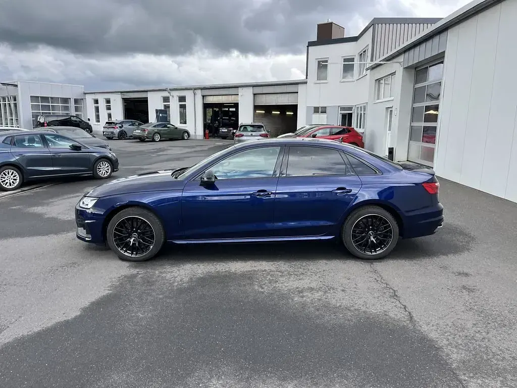 Gebraucht Audi A4 Advanced 150 PS (110 kW) 2022 Navarrablau Limousine