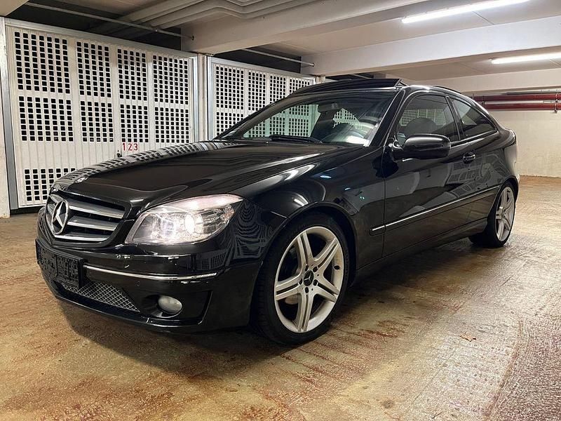 Schwarz Gebraucht 2011 Mercedes CLC180 Kleinwagen | 6.850 € (Fairer Preis) - Bild 1/4