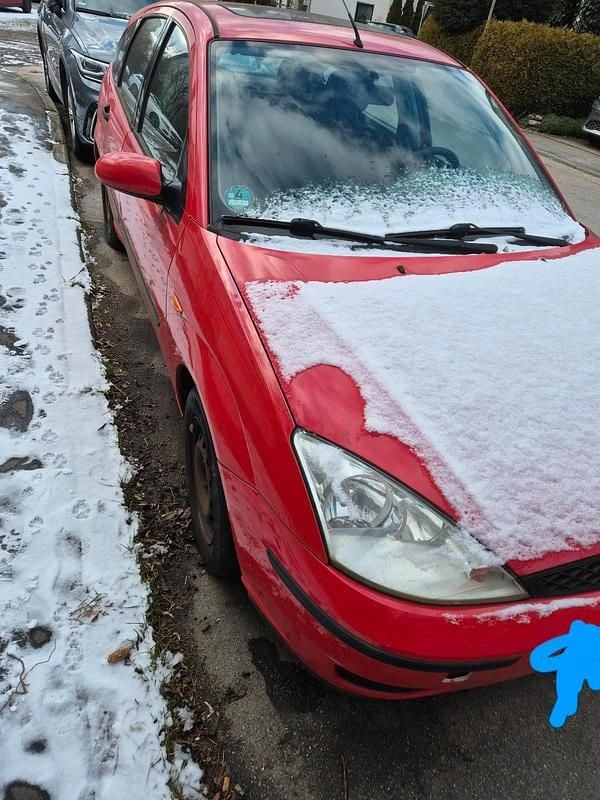 Używany Ford Focus 102 KM (75 kW) 2002 Czerwony Sedan/Limuzyna