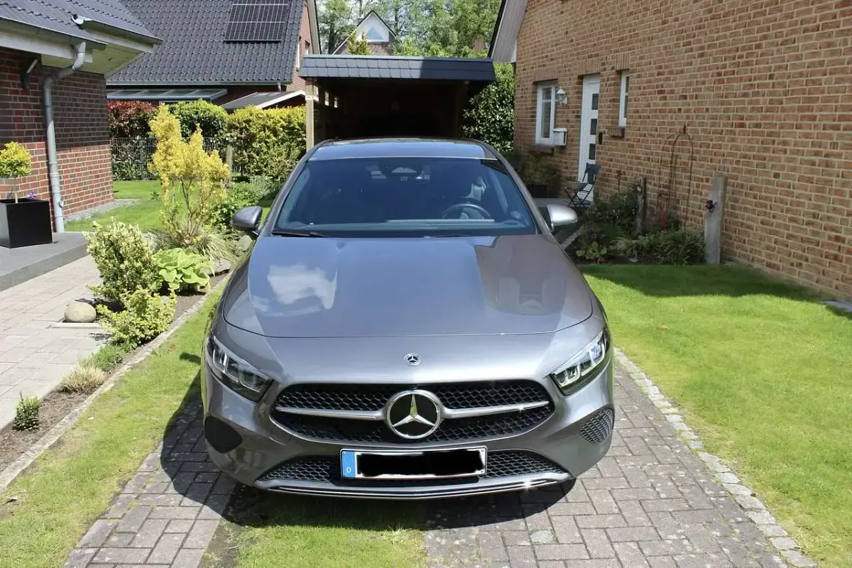 Gebraucht Mercedes A180 Progressive 136 PS (100 kW) 2023 Grau Limousine