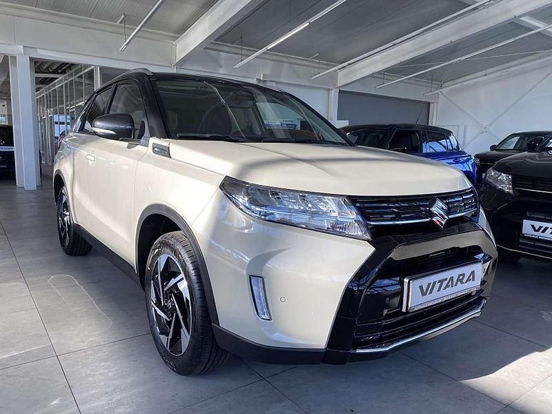 Savannah ivory/cosmic black Neu 2025 Suzuki Vitara Comfort+ SUV | 26.600 € (Etwas zu teuer) - Bild 1/4