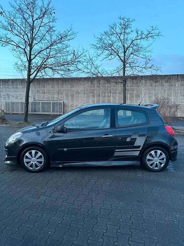 Używany Renault Clio III 90 KM (66 kW) 2006 Czarny Hatchback
