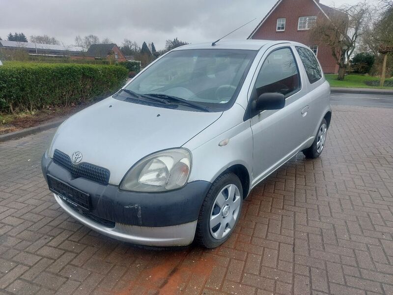 Silber Gebraucht 2002 Toyota Yaris Eco Limousine | 850 € (Guter Preis) - Bild 1/4