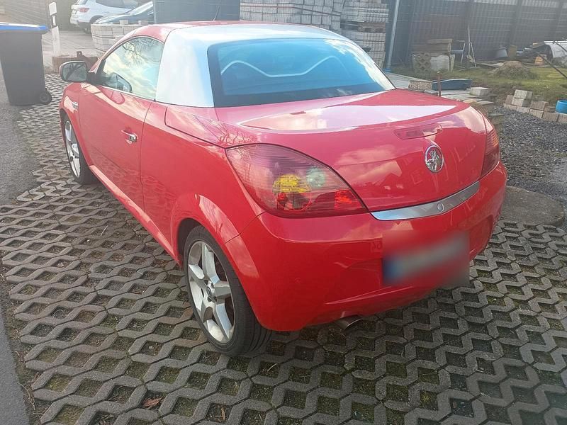 Gebraucht Opel Tigra Cosmo 125 PS (91 kW) 2005 Rot Cabrio