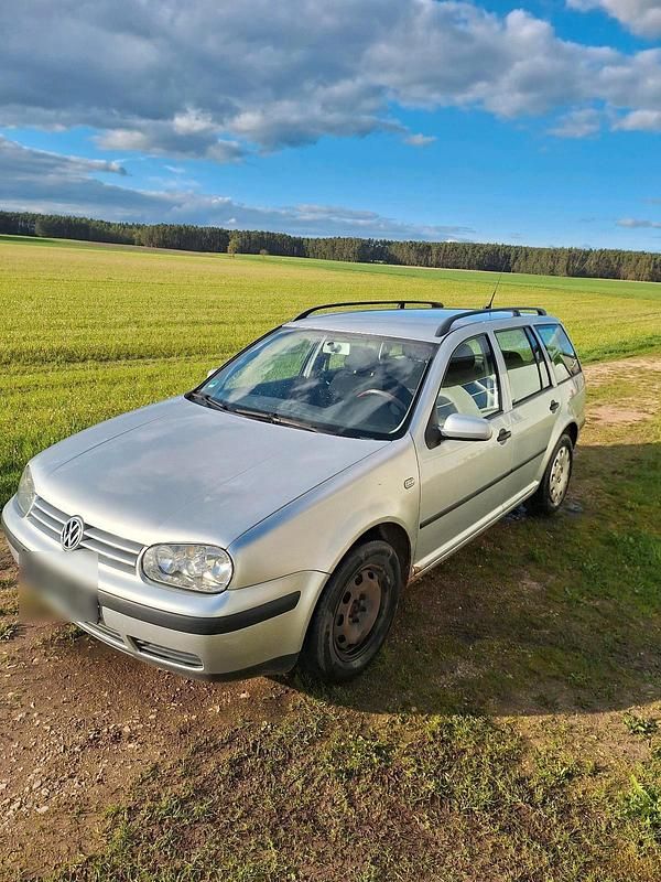 Second-hand VW Golf IV 105 CP (77 kW) 2006 Argintiu Break