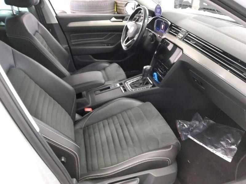 Gebraucht VW Passat Elegance 150 PS (110 kW) 2023 Weiss Kombi