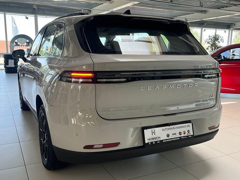 Neu Leapmotor C10 160 kW (218 PS) 2026 Tundra grey SUV