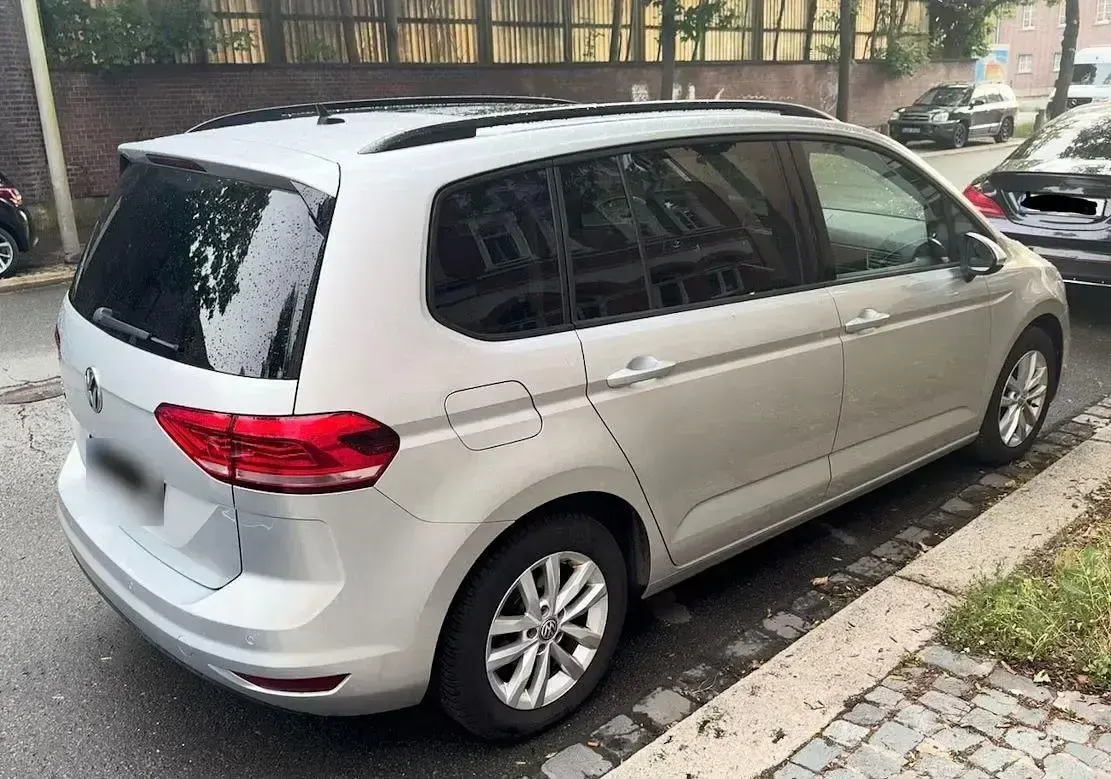 Gebraucht VW Touran 116 PS (85 kW) 2019 Silber Van / Kleinbus