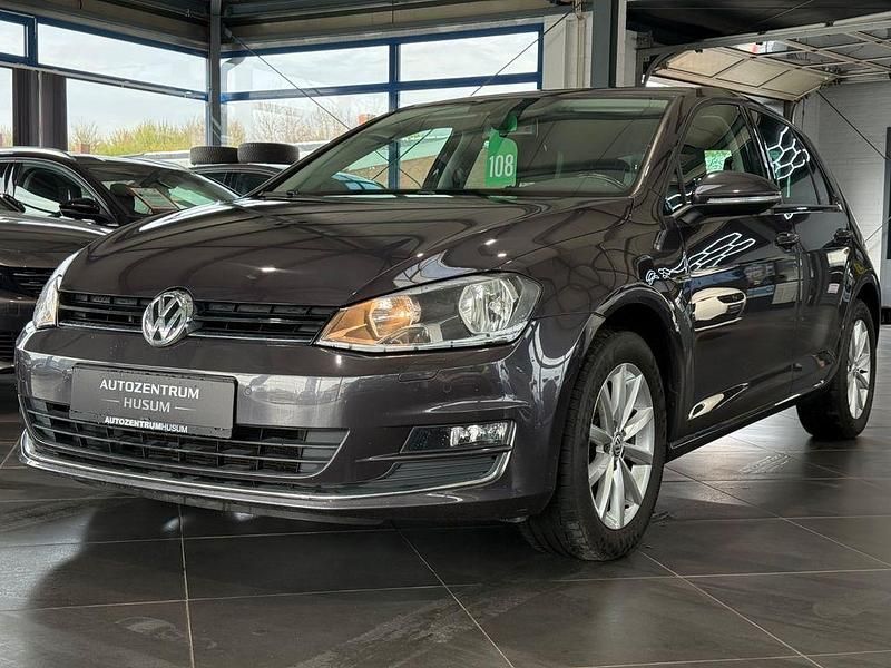 Gebraucht VW Golf VII LOUNGE 110 PS (80 kW) 2016 Violett Limousine